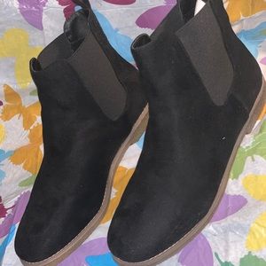 Great work shoes with slacks or even a nice skirt.